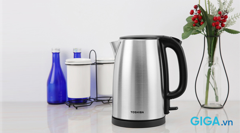 Bình đun siêu tốc Toshiba KT-17SH2NV được làm hoàn toàn thép không gỉ 304 tạo ra vẻ ngoài sáng đẹp, bắt mắt.